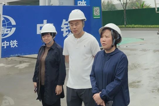 成都市新津區(qū)人大常委會(huì)副主任楊梅到五津長(zhǎng)島小學(xué)項(xiàng)目檢查指導(dǎo)工作.jpg